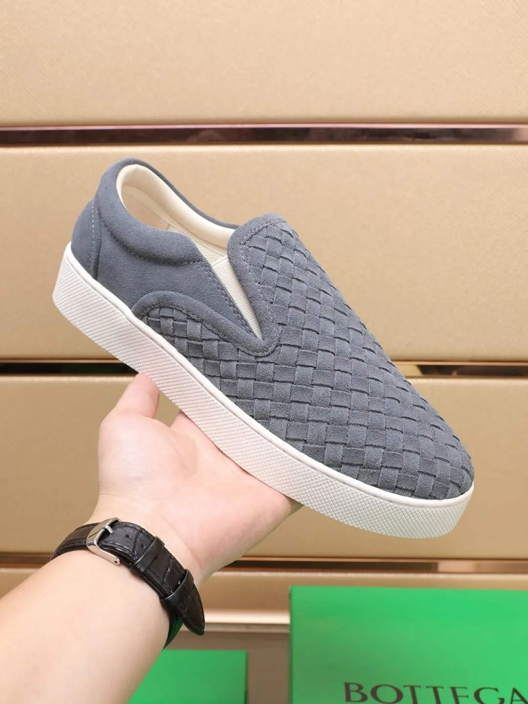Men's men's shoes 💰Men's shoes 💰440💰🔥[BV] series of top purchasing agents 🔍Imported first-layer cowhide woven surface, cowhide foot pads lining environmentally friendly ♻️Does not fade, 💪Sole: Rubber combination original factory special original outsole ⚠Original and single goods 🔍🔍You can come in and out at will, welcome to compare ⚠Number of sizes: 38-44